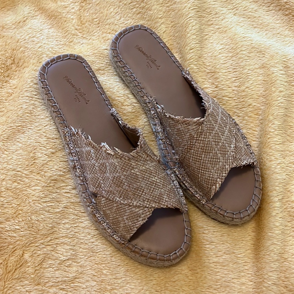 Universal Thread Rattan Platform Sandals Size 7